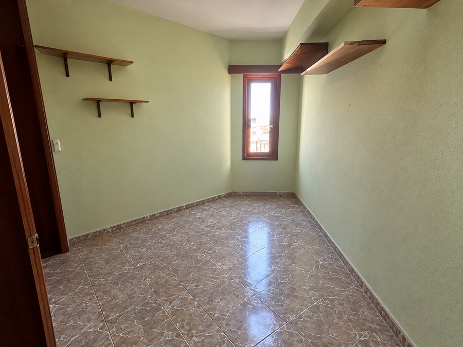 PISO �TICO EN VENTA EN TETU�N - BERRUGUETE