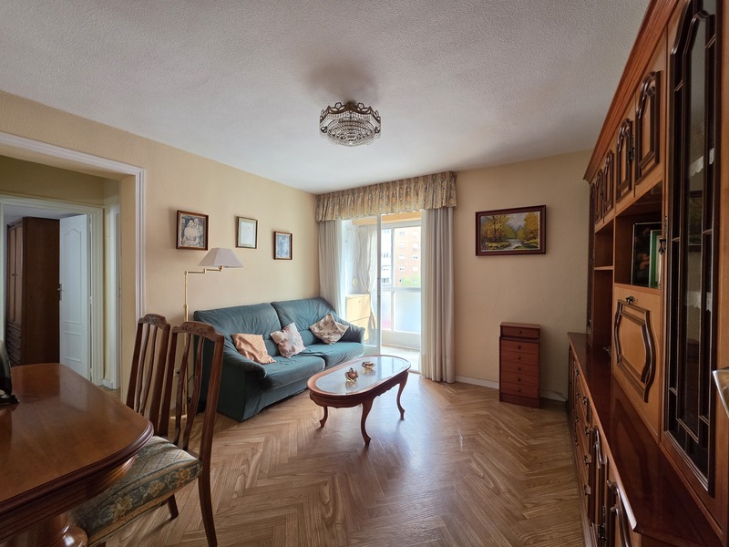 PISO EN VENTA EN MORATALAZ - MARROQUINA