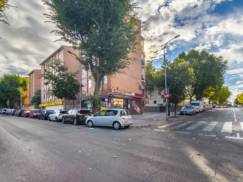 CHALET PAREADO EN VENTA EN PUENTE DE VALLECAS - ENTREV�AS