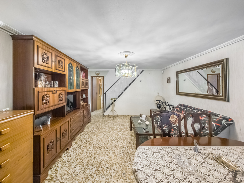 CHALET PAREADO EN VENTA EN PUENTE DE VALLECAS - ENTREV�AS
