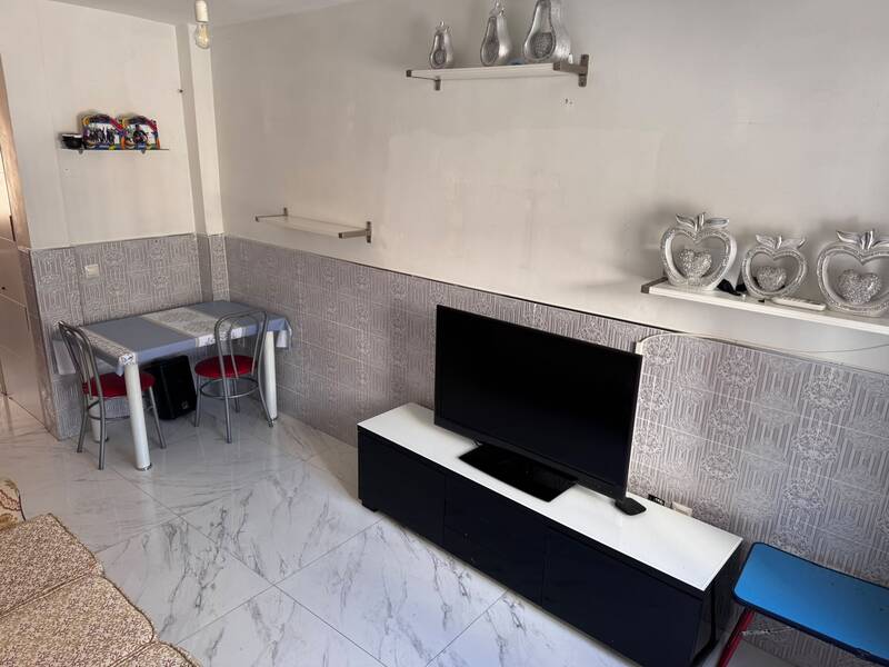 PISO EN VENTA EN VIC�LVARO - AMBROZ