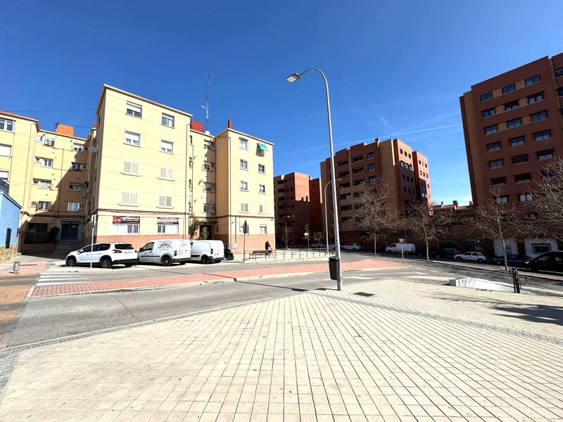 PISO EN VENTA EN VIC�LVARO - AMBROZ