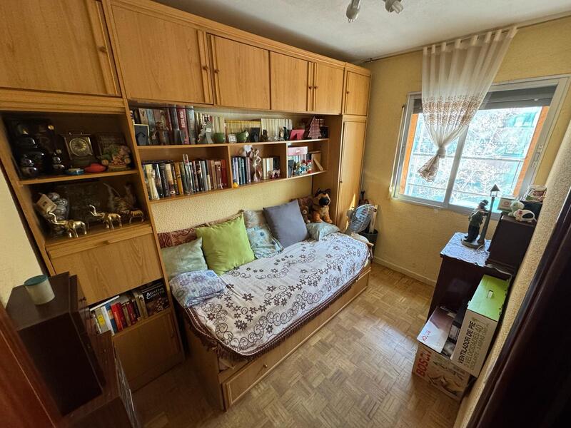 PISO EN VENTA EN VIC�LVARO - AMBROZ