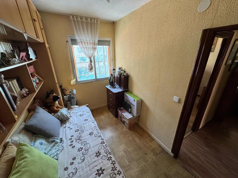 PISO EN VENTA EN VIC�LVARO - AMBROZ