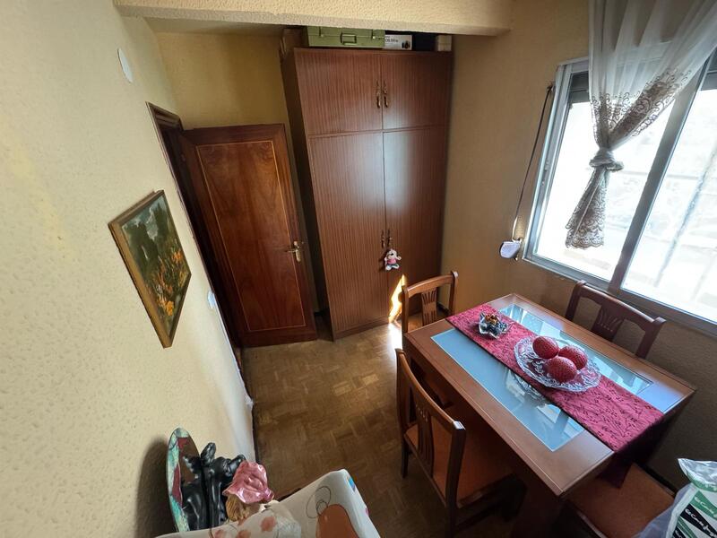 PISO EN VENTA EN VIC�LVARO - AMBROZ
