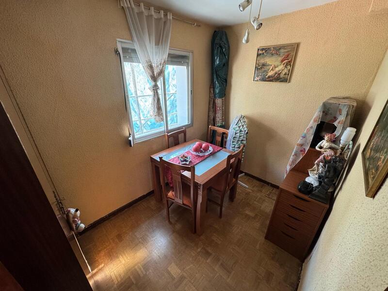 PISO EN VENTA EN VIC�LVARO - AMBROZ