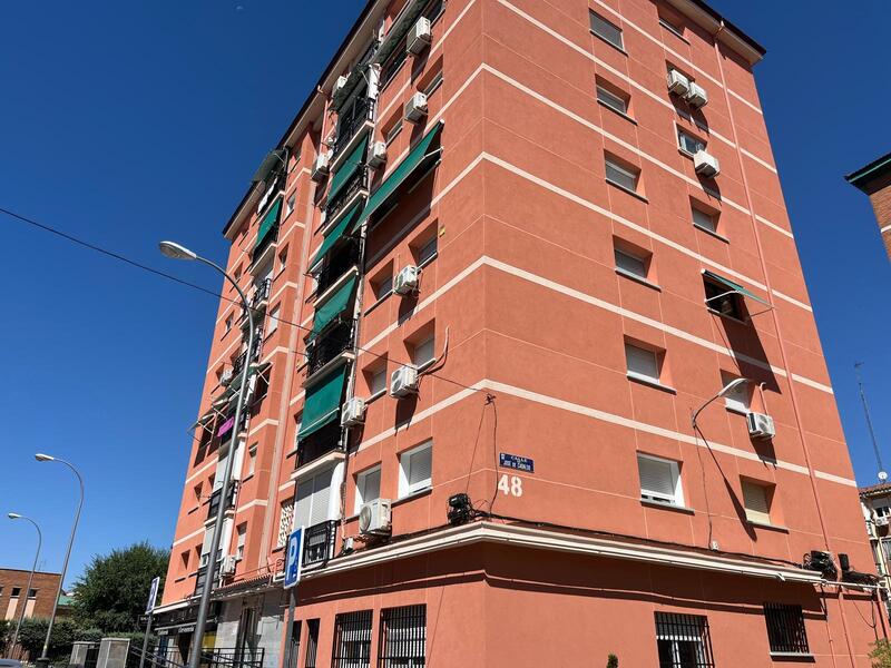 PISO EN VENTA EN LATINA - �GUILAS