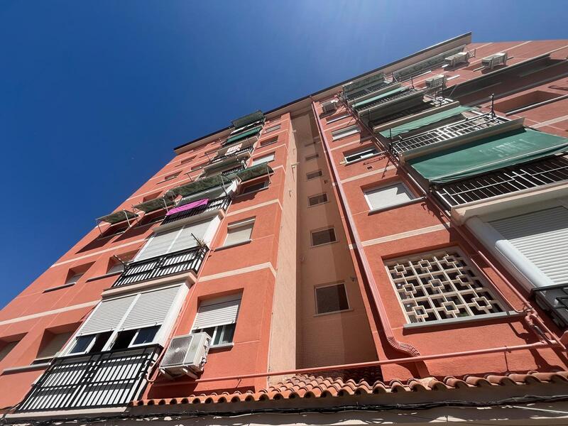 PISO EN VENTA EN LATINA - �GUILAS