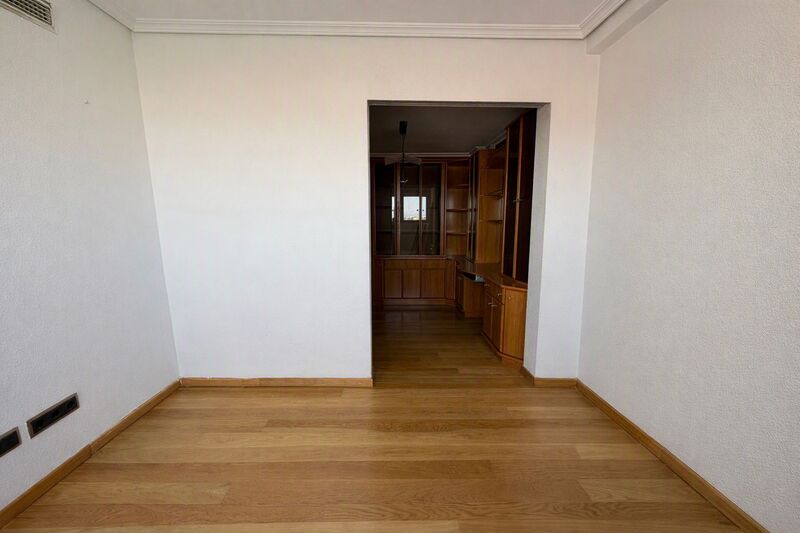 PISO EN ALQUILER EN FUENCARRAL - TRES OLIVOS - VALVERDE
