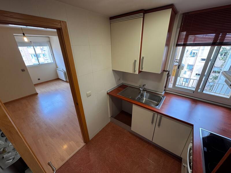PISO EN VENTA EN VIC�LVARO - AMBROZ