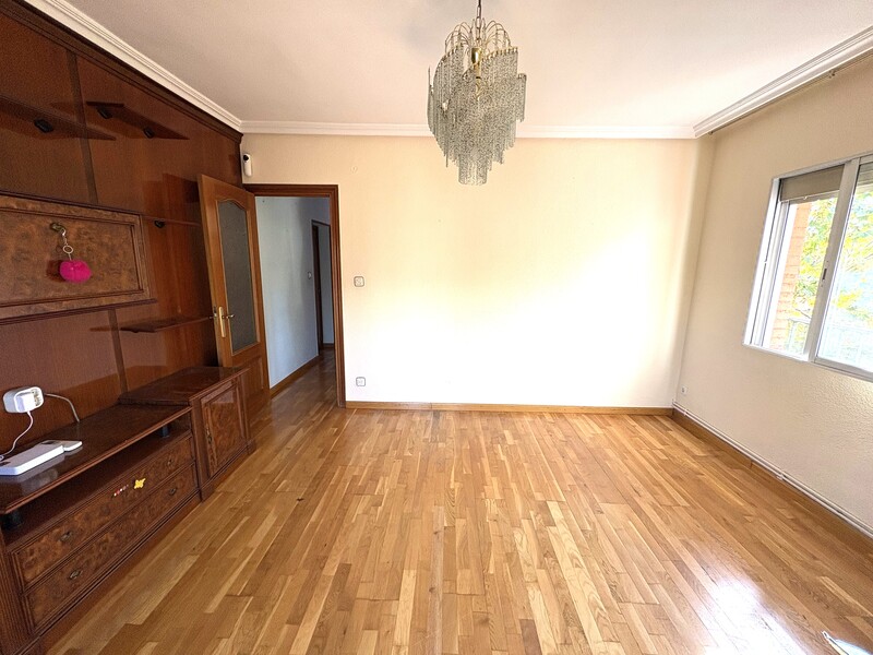 PISO EN VENTA EN VIC�LVARO - AMBROZ