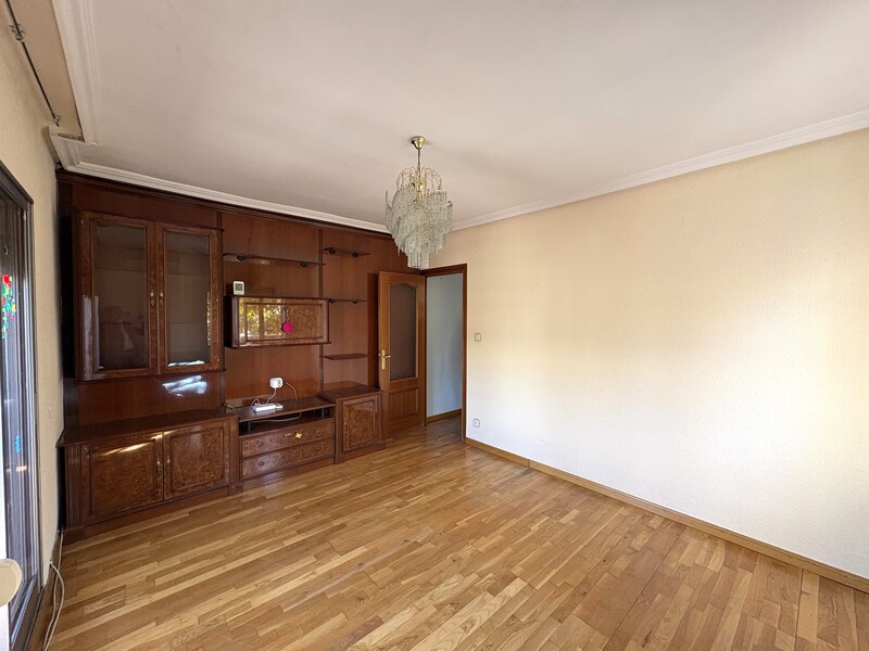 PISO EN VENTA EN VIC�LVARO - AMBROZ