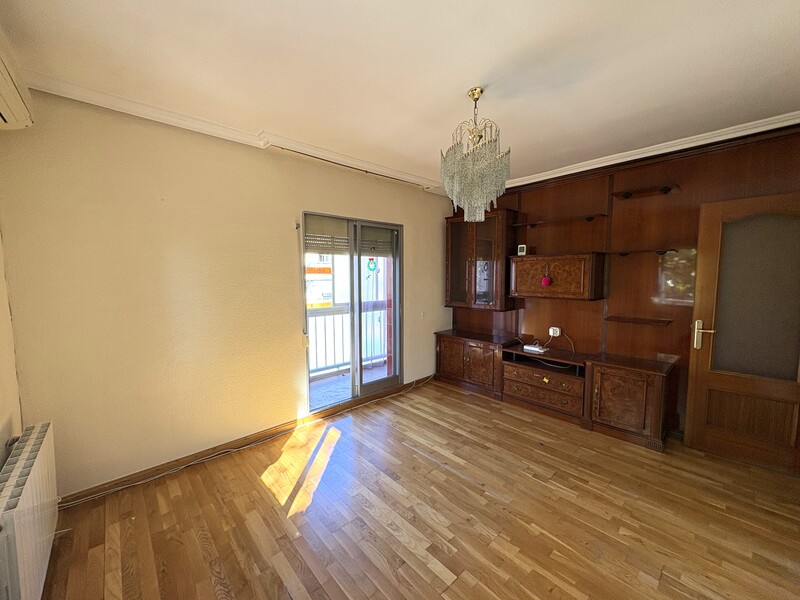 PISO EN VENTA EN VIC�LVARO - AMBROZ