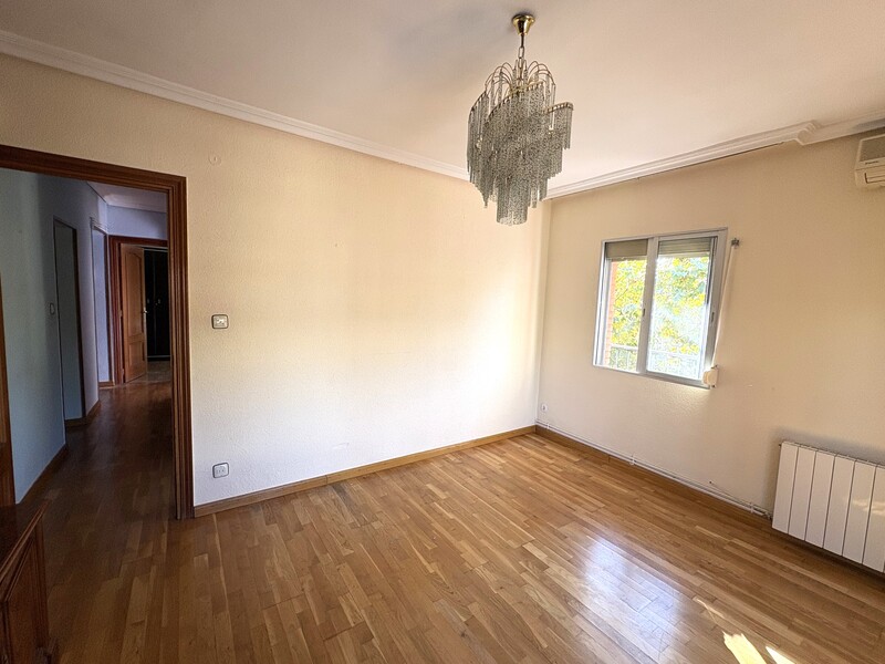 PISO EN VENTA EN VIC�LVARO - AMBROZ