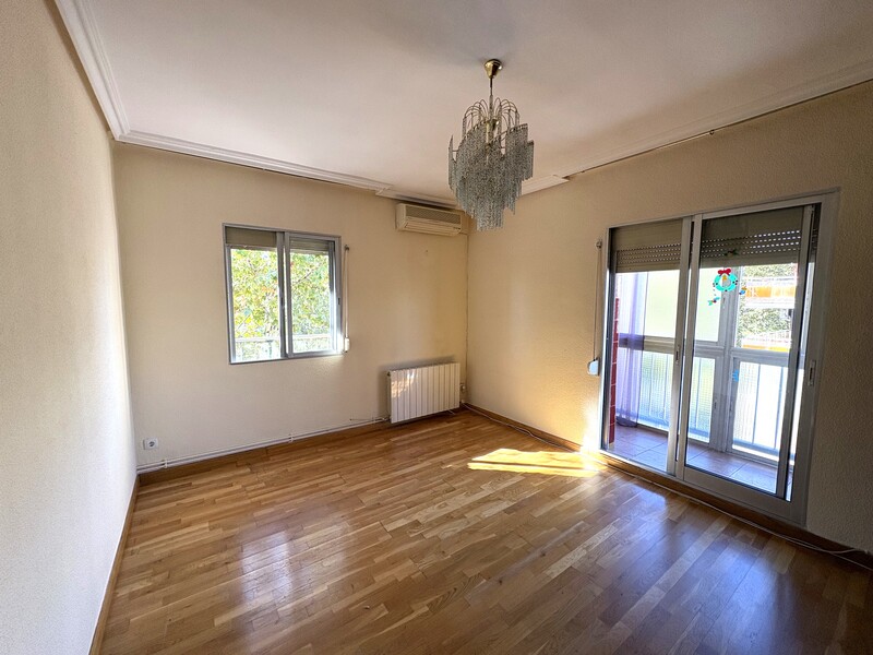 PISO EN VENTA EN VIC�LVARO - AMBROZ