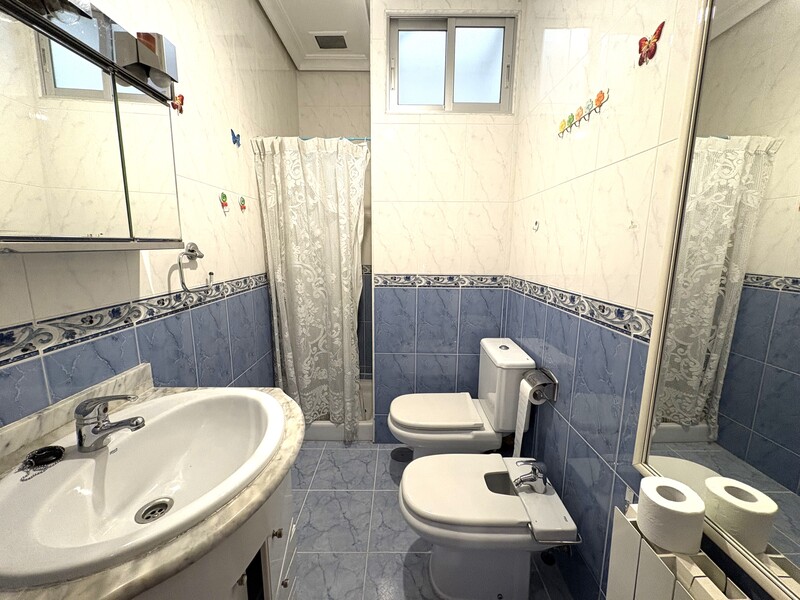 PISO EN VENTA EN VIC�LVARO - AMBROZ