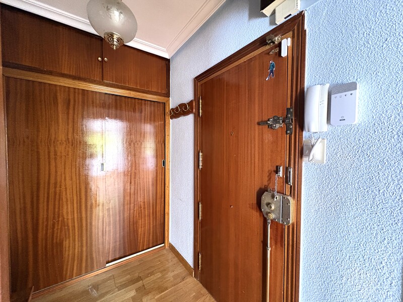 PISO EN VENTA EN VIC�LVARO - AMBROZ