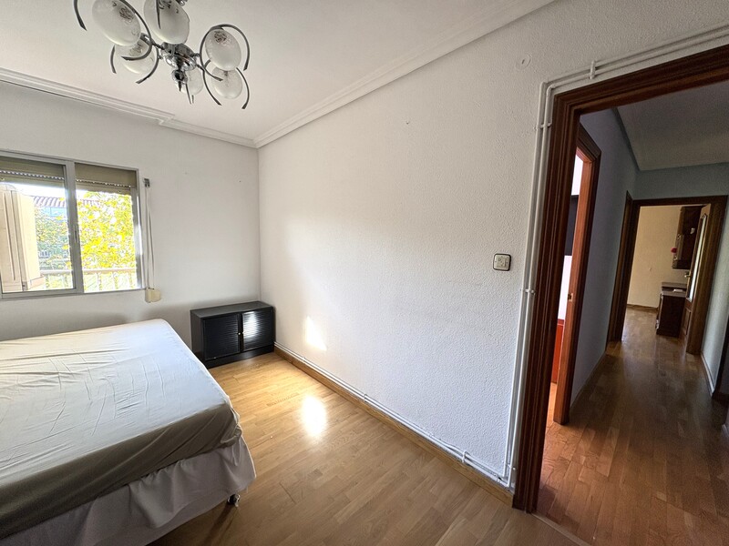PISO EN VENTA EN VIC�LVARO - AMBROZ