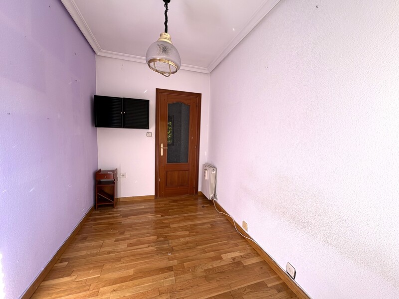PISO EN VENTA EN VIC�LVARO - AMBROZ