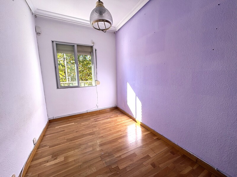 PISO EN VENTA EN VIC�LVARO - AMBROZ
